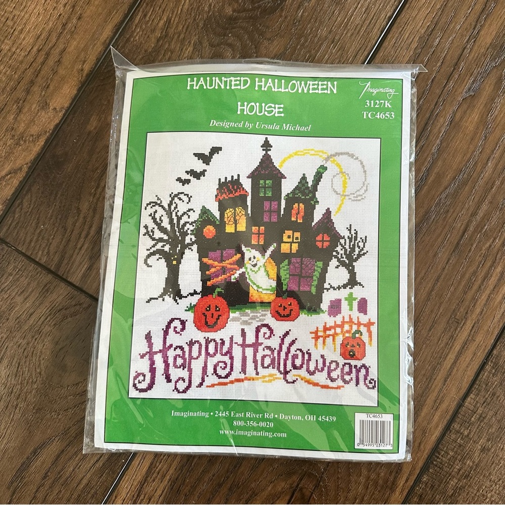 Imaginating HAUNTED HALLOWEEN
HOUSE Cross stitch Kit
Designed by Ursula Michael